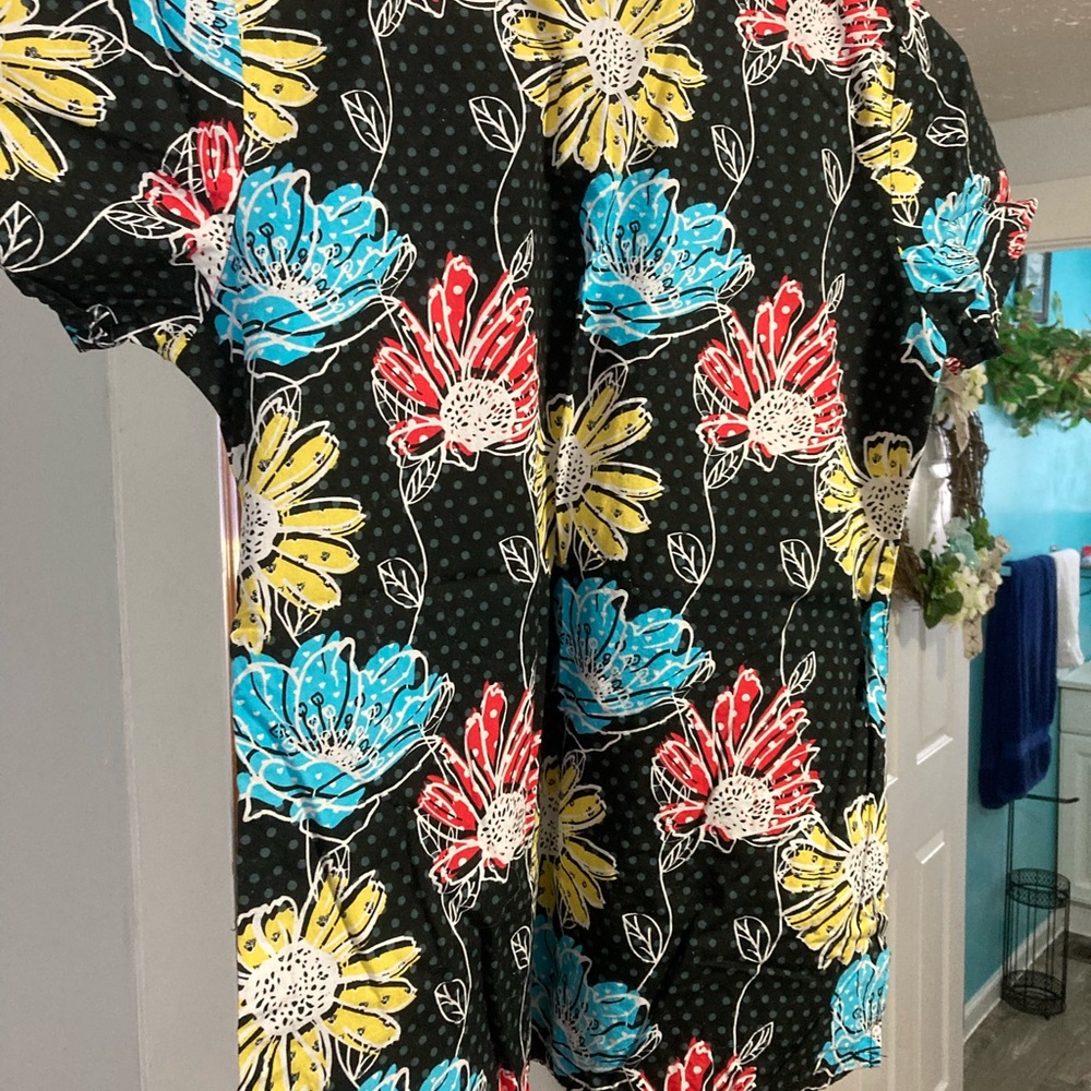 Ladies Scrub Top - Picture 3 of 6